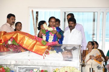 Celebs Pay Condolences to C Narayana Reddy